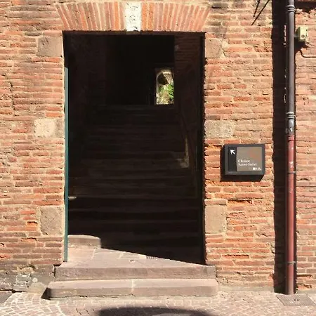 Dans Le Cloitre Saint Salvy A Albi. מלון