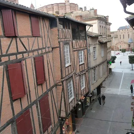 Hotel Dans Le Cloitre Saint Salvy A Albi. *