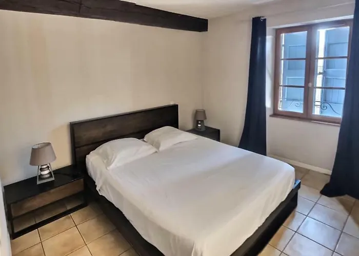 Dans Le Cloitre Saint Salvy A Albi. * Albi