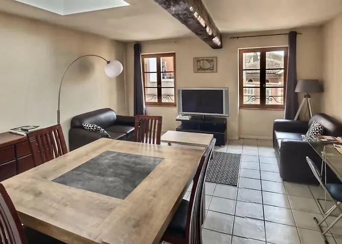 Otel Dans Le Cloitre Saint Salvy A Albi. Albi